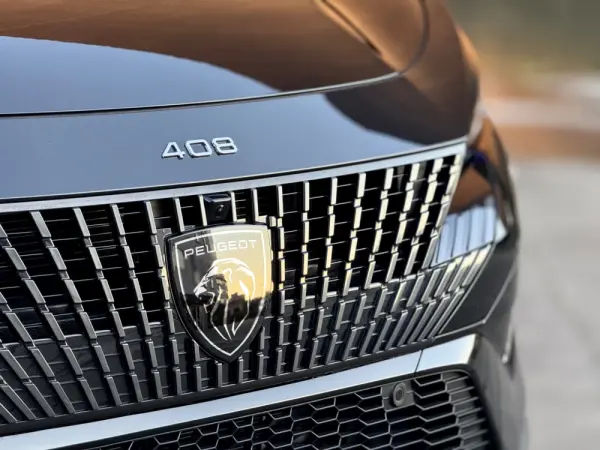 Peugeot 408 1.6 Hybrid GT e-EAT8 3