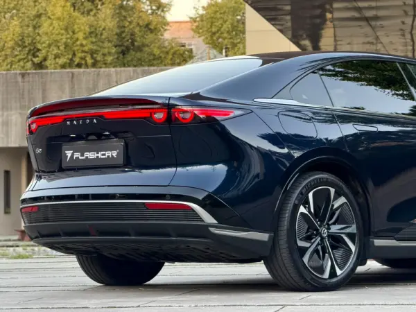 Mazda 6e 68.8 kWh Takumi Plus 11