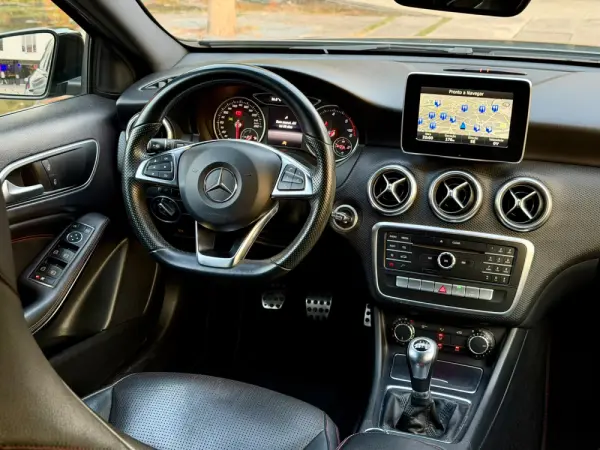Mercedes-Benz A 180 AMG Line 19