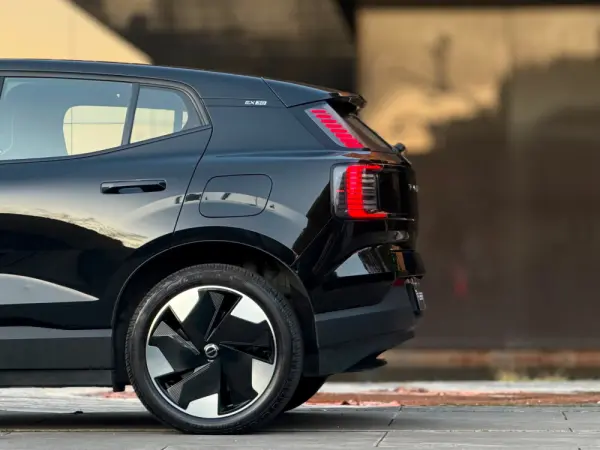 Volvo EX30 Twin Motor Performance AWD Plus 26
