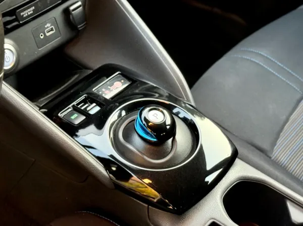 Nissan Leaf N-Connecta Full Led 4