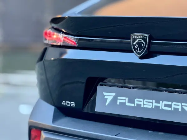Peugeot 408 1.6 Hybrid GT e-EAT8 6