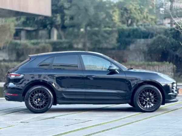 Porsche Macan Standard 21
