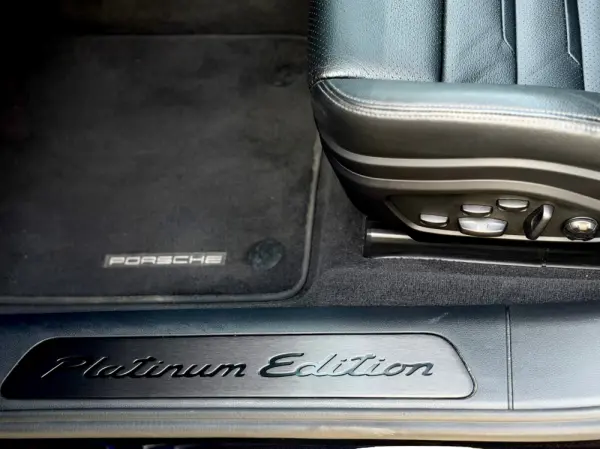 Porsche Panamera Sport Turismo 4 E-Hybrid Platinum Edition PDLS 24