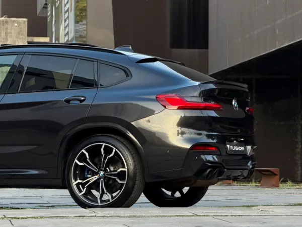 BMW X4 M Competition 18