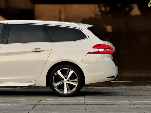 Peugeot 308 SW 1.5 BlueHDi GT Line 26