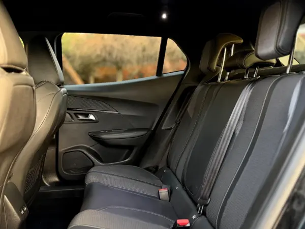 Peugeot 2008 1.2 PureTech GT EAT8 9