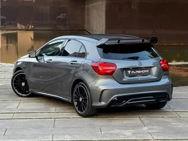 Mercedes-Benz A 180 AMG Line 9