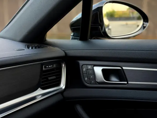 Porsche Panamera Sport Turismo 4 E-Hybrid Platinum Edition PDLS 39