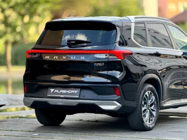 Maxus Euniq 6 Standard 12