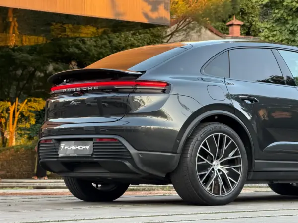 Porsche Macan Electric 18