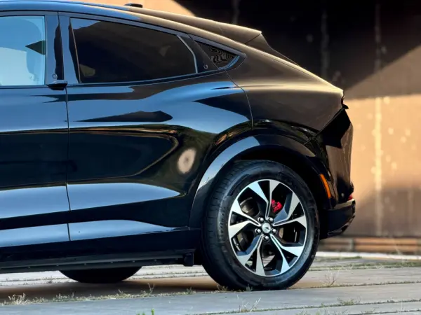 Ford Mustang Mach-E 75.7 kWh AWD RSK 26