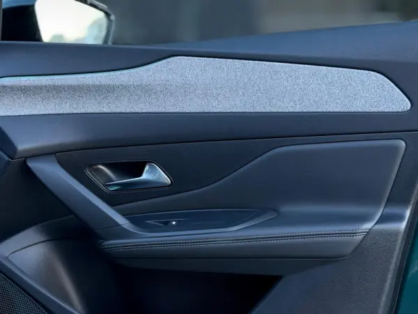 Peugeot 308 SW 1.2 PureTech Allure EAT6 41