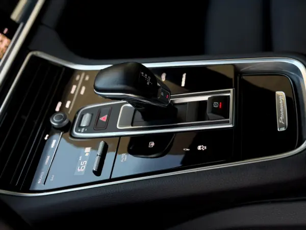 Porsche Panamera Sport Turismo 4 E-Hybrid Platinum Edition PDLS 43