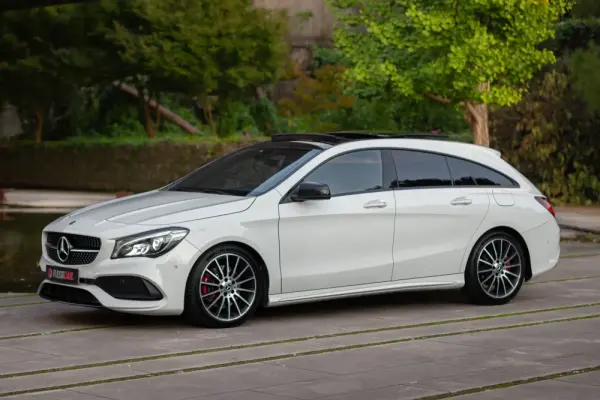Mercedes-Benz CLA 220 Shooting Brake d 4Matic 7G-DCT AMG Line 31