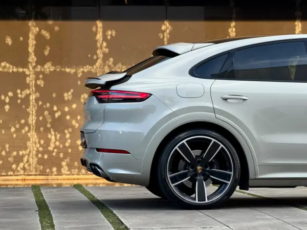 Porsche Cayenne Coupé E-Hybrid Platinum Edition 38