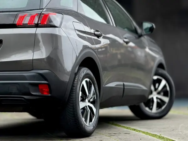 Peugeot 3008 1.2 PureTech Allure Pack EAT8 33