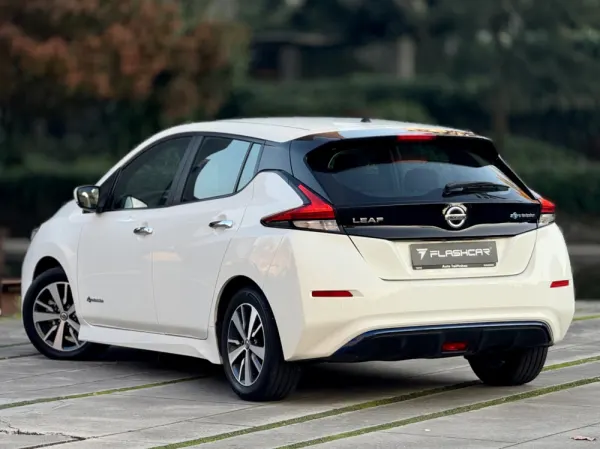 Nissan Leaf N-Connecta Full Led 10
