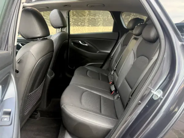 Hyundai i30 SW 1.6 CRDi Style+Navi 37