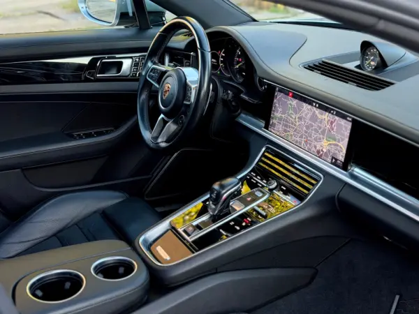 Porsche Panamera 4 E-Hybrid 9