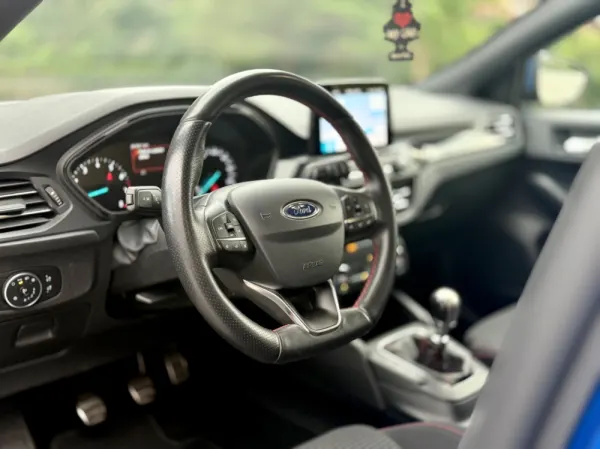 Ford Focus 1.0 EcoBoost ST-Line 12