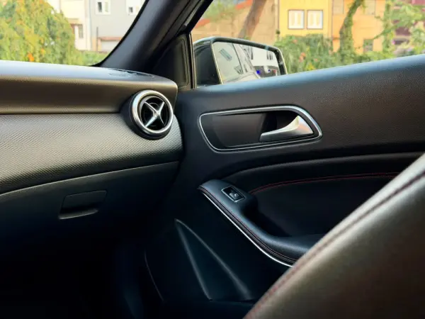 Mercedes-Benz A 180 AMG Line 18