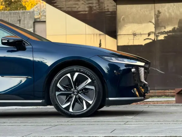 Mazda 6e 68.8 kWh Takumi Plus 41