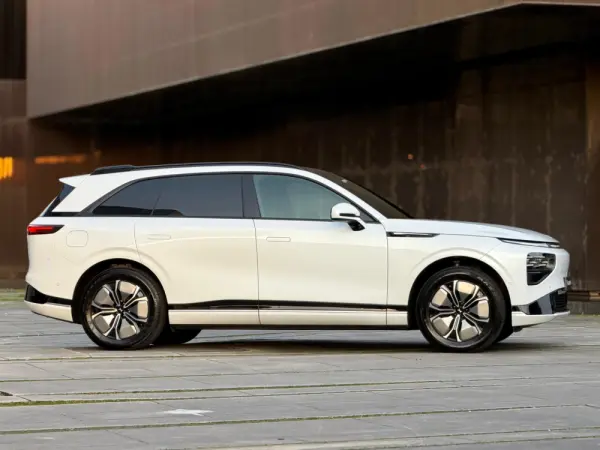 Xpeng G9 98 kWh Long Range 37