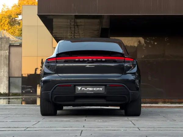 Porsche Macan Electric 17