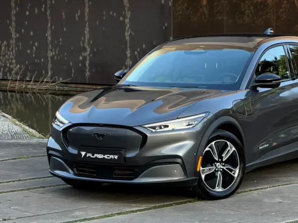 Ford Mustang Mach-E Mach-E SR RWD 76 kWh 198 kW 17