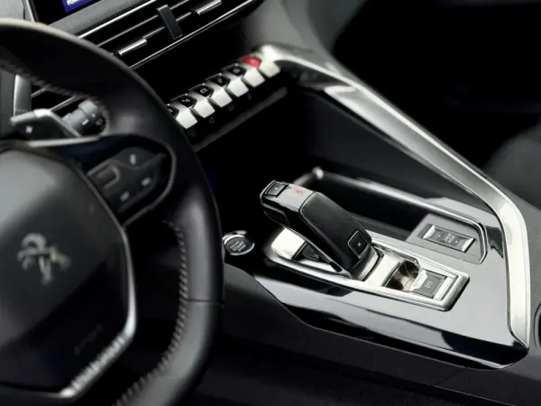 Peugeot 3008 1.2 PureTech Allure Pack EAT8 10