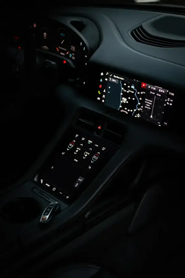Porsche Taycan Cross Turismo 4 35