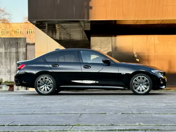 BMW 320 e Pack Desportivo M Auto 32