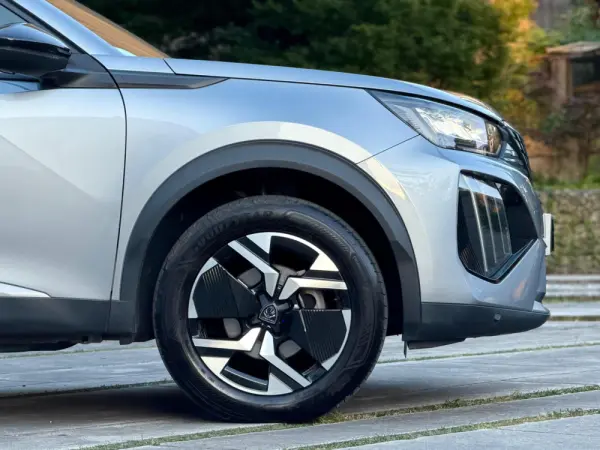 Peugeot 2008 1.2 PureTech Allure Pack 15