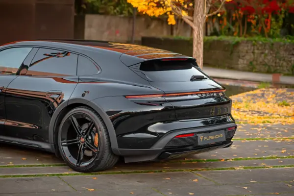 Porsche Taycan Cross Turismo 4 19