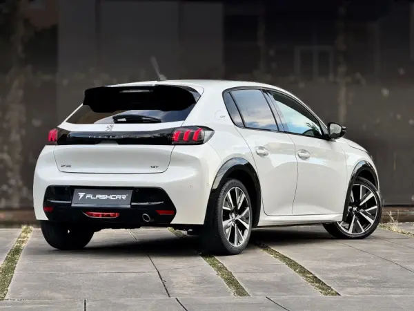Peugeot 208 GT 13
