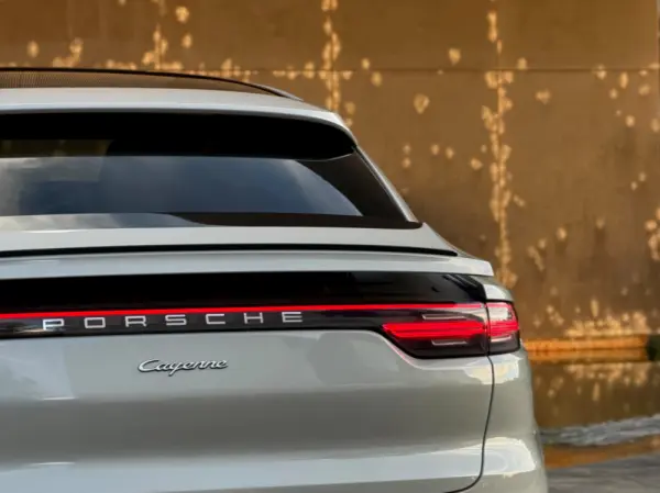 Porsche Cayenne Coupé E-Hybrid Platinum Edition 52