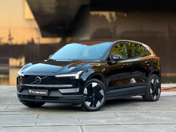 Volvo EX30 Twin Motor Performance AWD Plus 22