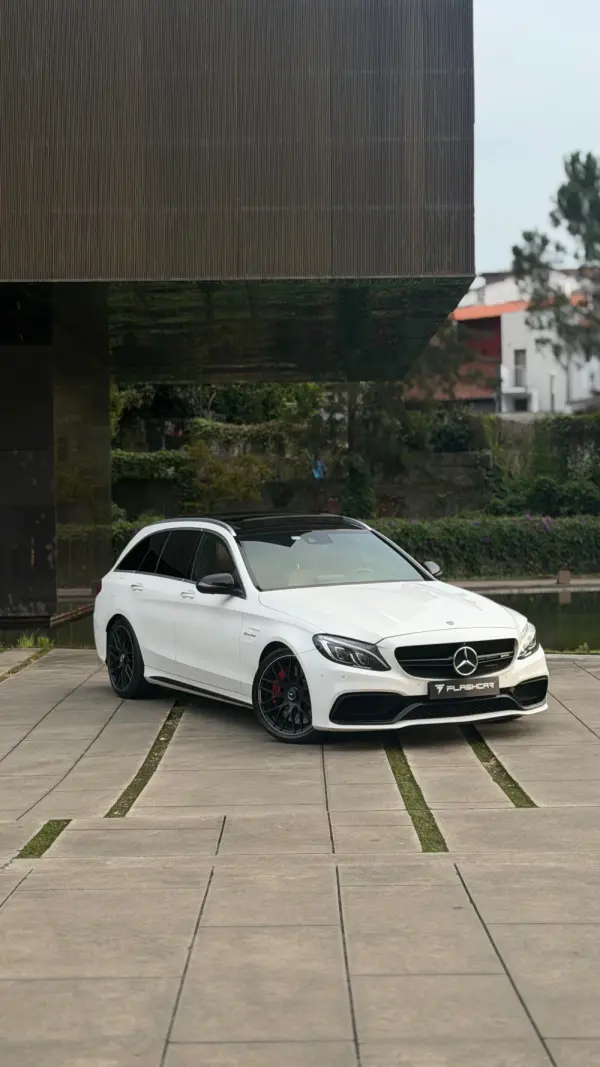 Mercedes-Benz C 63 AMG S 11