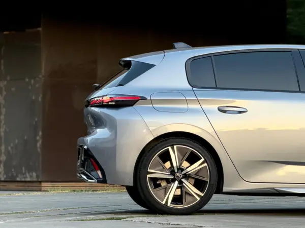 Peugeot 308 1.6 Hybrid GT Pack e-EAT8 30