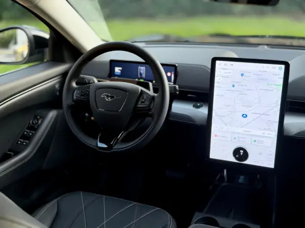 Ford Mustang Mach-E 75.7 kWh Base 17