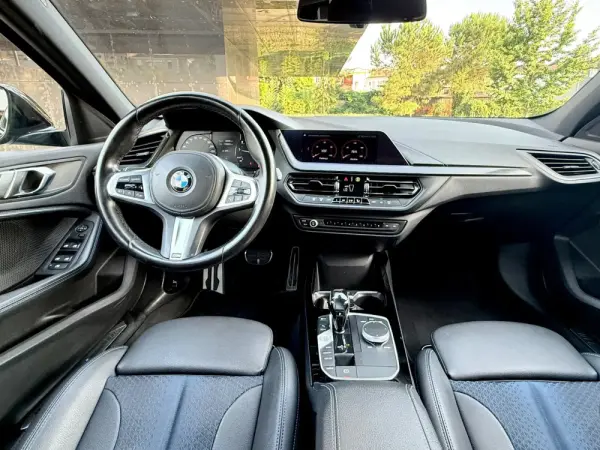 BMW 118 i Pack Desportivo M Auto 27