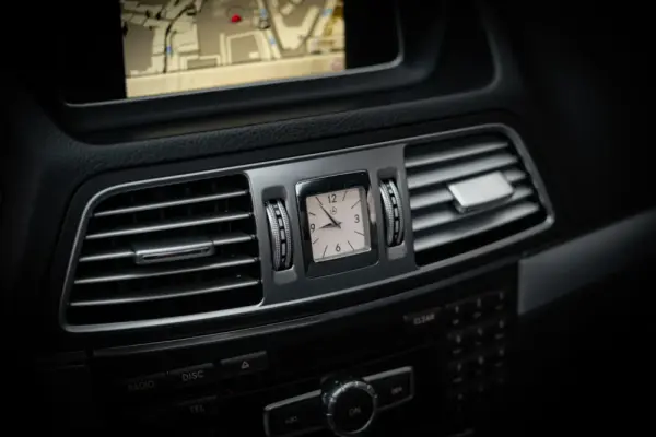 Mercedes-Benz E 220 11