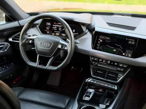 Audi e-tron GT quattro 85