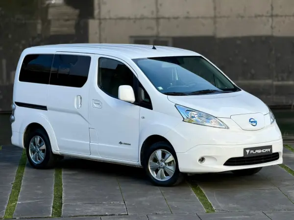 Nissan e-NV200 Combi 5L Comfort 2 Portas 14
