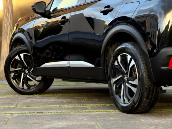 Peugeot 2008 1.2 PureTech GT EAT8 10