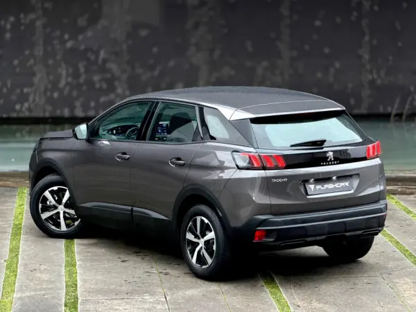 Peugeot 3008 1.2 PureTech Allure Pack EAT8 12