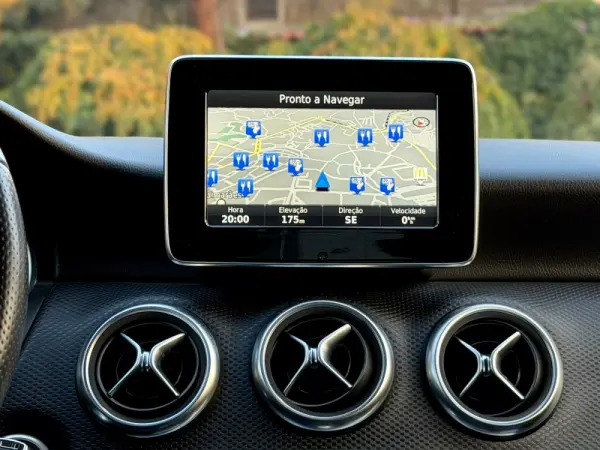 Mercedes-Benz A 180 AMG Line 16