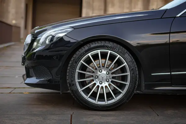 Mercedes-Benz E 220 7