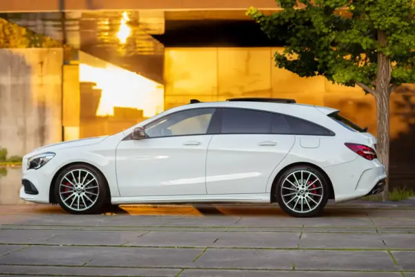 Mercedes-Benz CLA 220 Shooting Brake d 4Matic 7G-DCT AMG Line 24